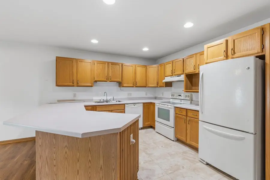 120 SOUTHLAKE CIRCLE, Fond Du Lac, WI 54935 - #2