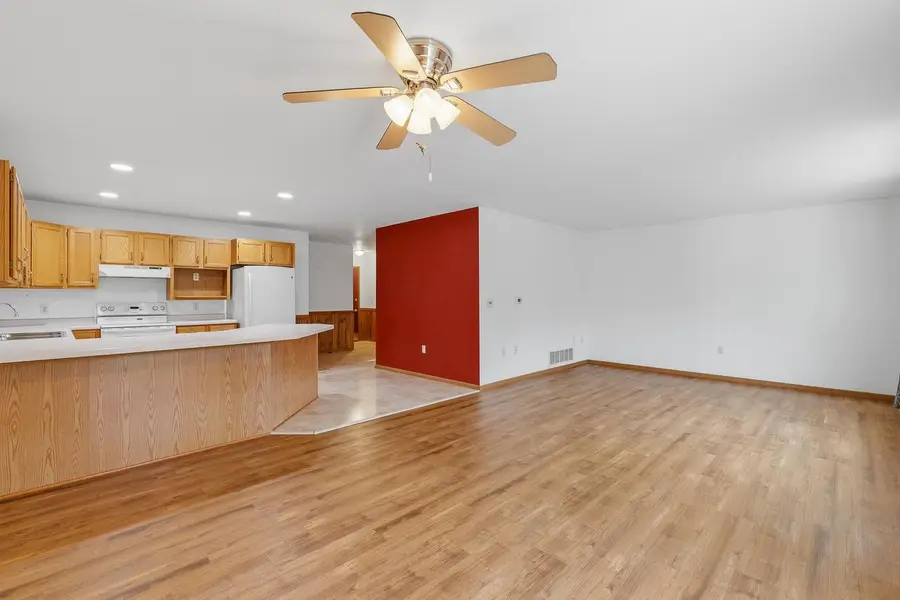 120 SOUTHLAKE CIRCLE, Fond Du Lac, WI 54935 - #3