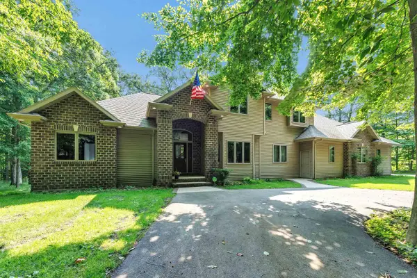 3240 CRYSTAL CREEK COURT, Suamico, WI 54313