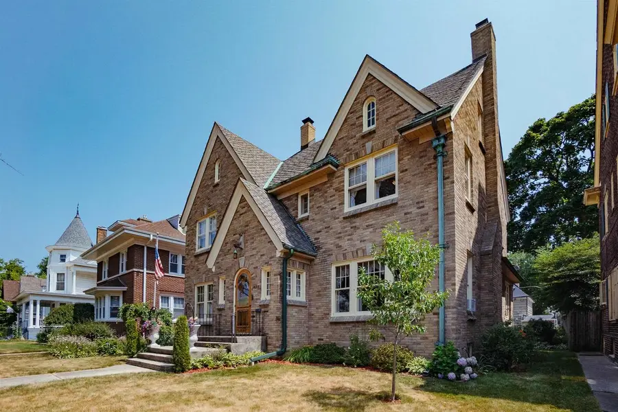 1823 COLLEGE AVENUE, Racine, WI 53403 - #2