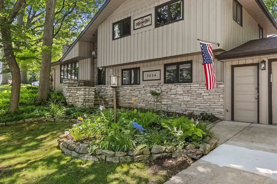 2424 PINEHURST CIRCLE, Green Bay, WI 54302 - #2
