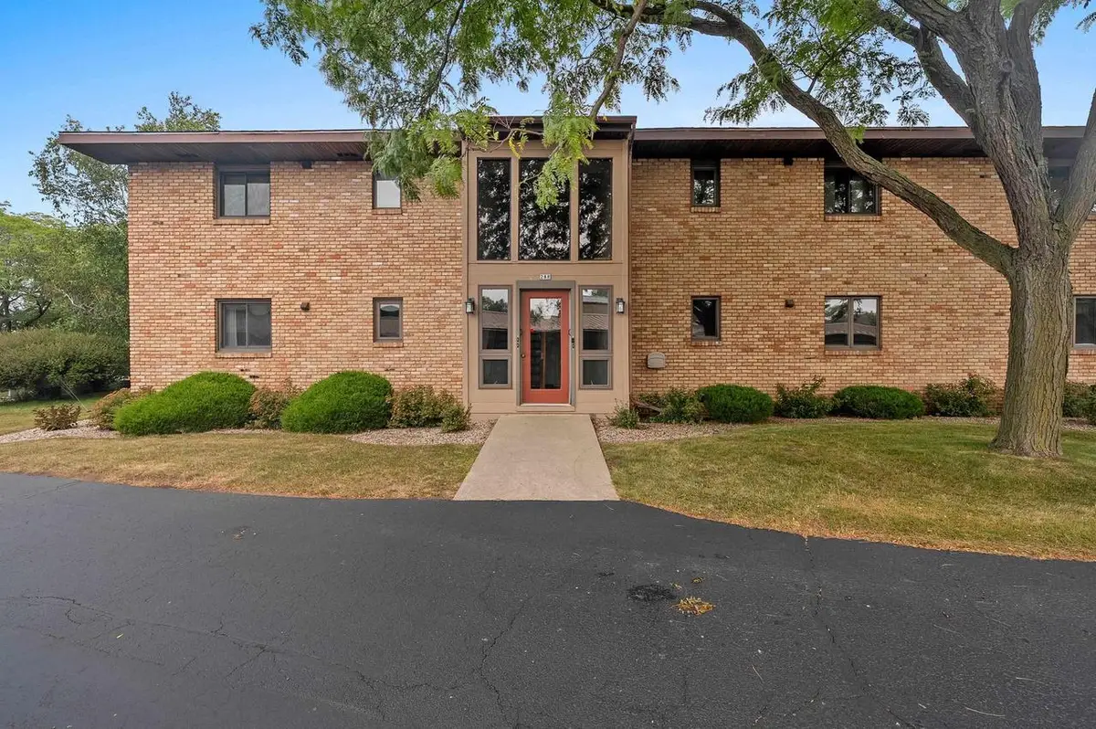 288 CAMPBELL ROAD  #UNIT B, Oshkosh, WI 54902 - #1