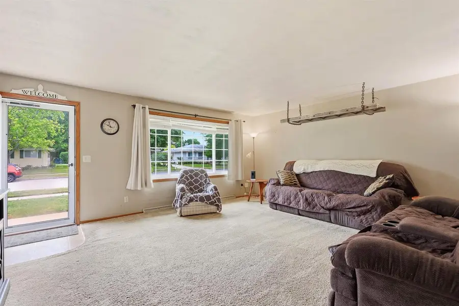1786 SCHAEFER CIRCLE, Appleton, WI 54915 - #2