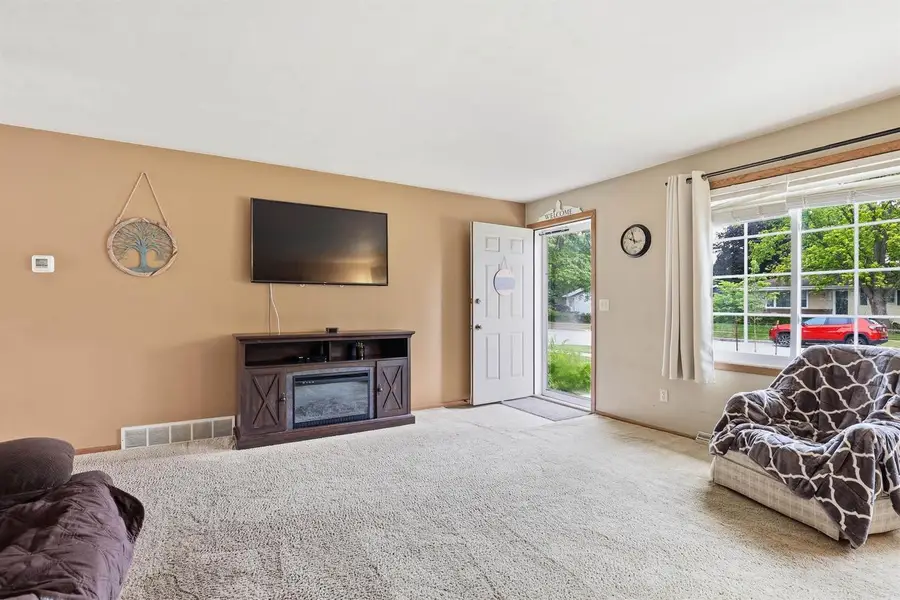 1786 SCHAEFER CIRCLE, Appleton, WI 54915 - #3