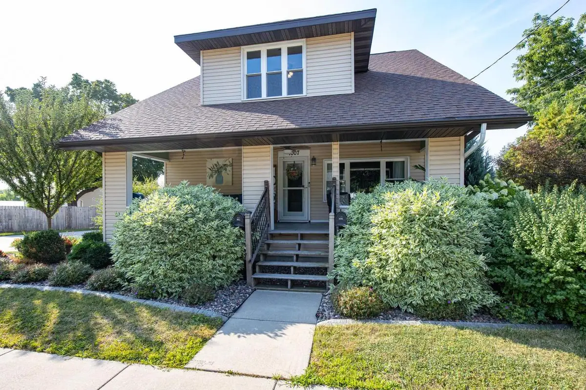 1007 E MAIN STREET, Little Chute, WI 54140 - #1