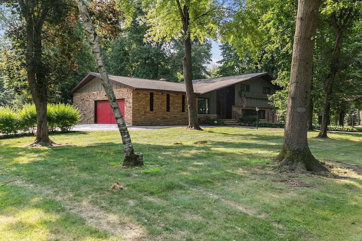 110 WOODSIDE COURT, Neenah, WI 54956 - #1
