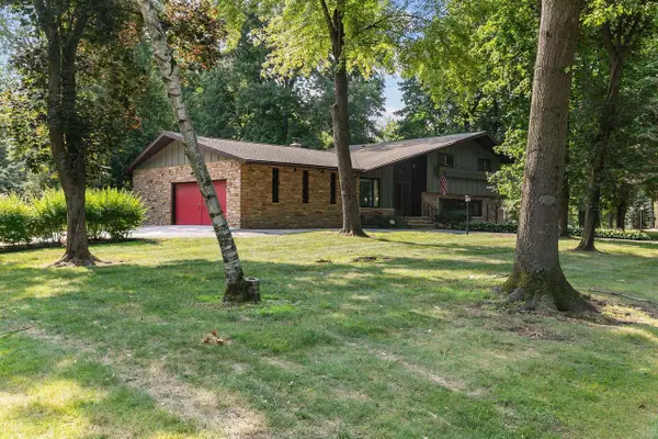 110 WOODSIDE COURT, Neenah, WI 54956