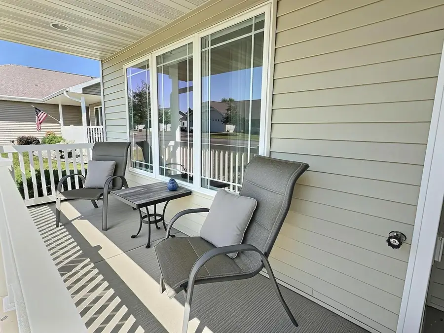 262 WYLDEWOOD DRIVE, Oshkosh, WI 54904 - #2