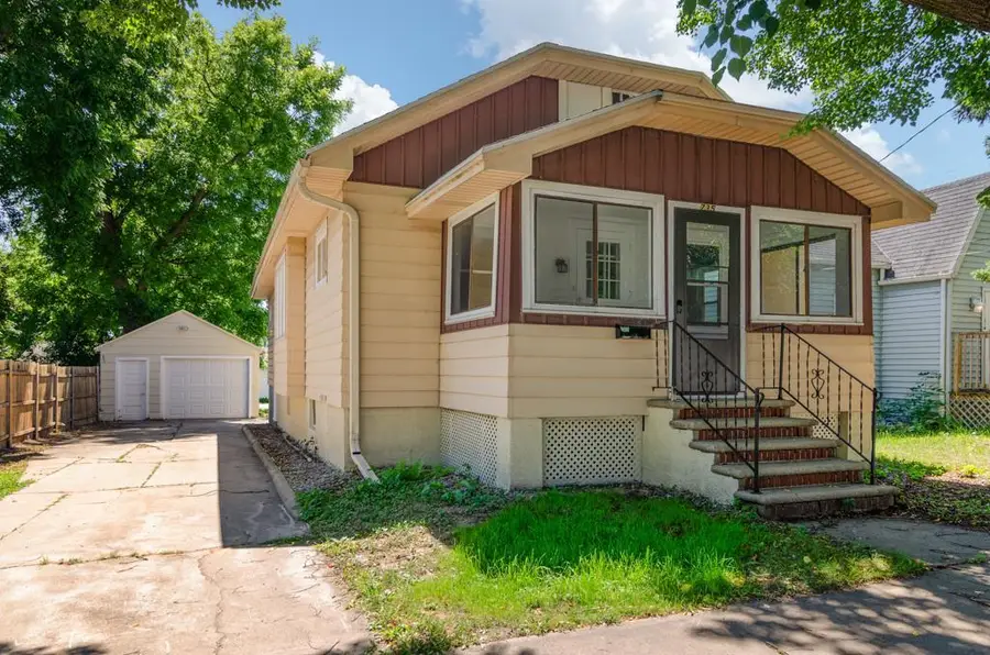735 S BAIRD STREET, Green Bay, WI 54301 - #2