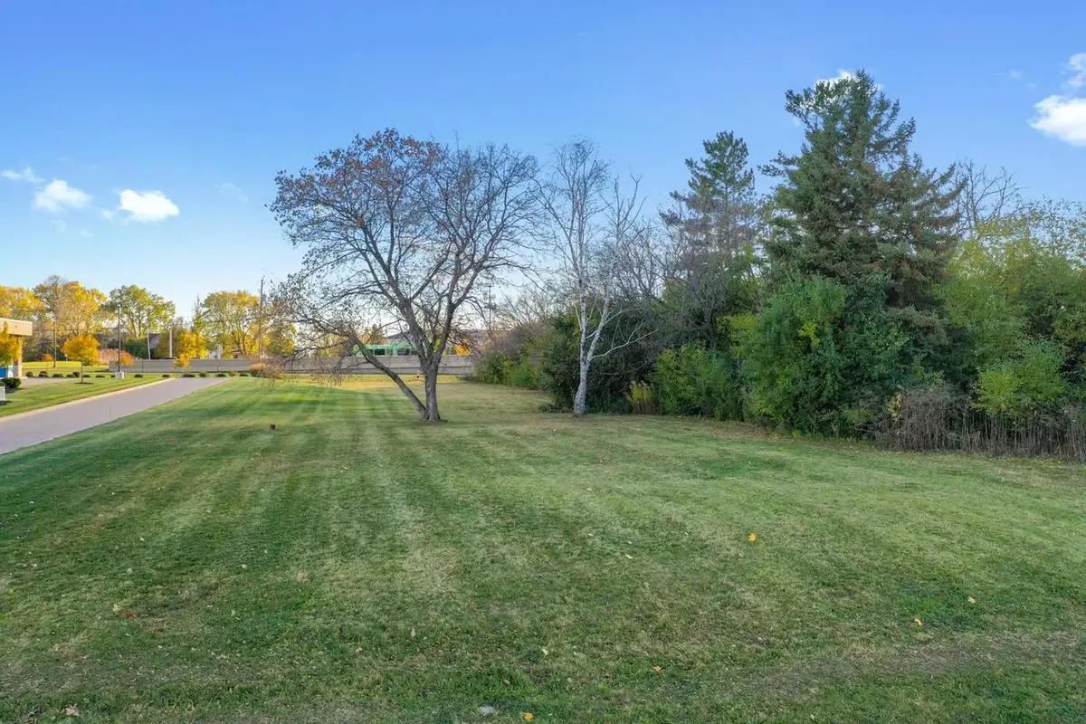 1875 RATH LANE, Oshkosh, WI 54902 - #1