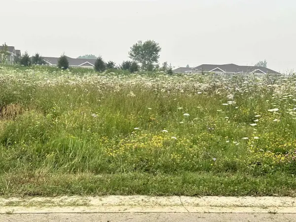 PRAIRIE LAKE CIRCLE, Neenah, WI 54956