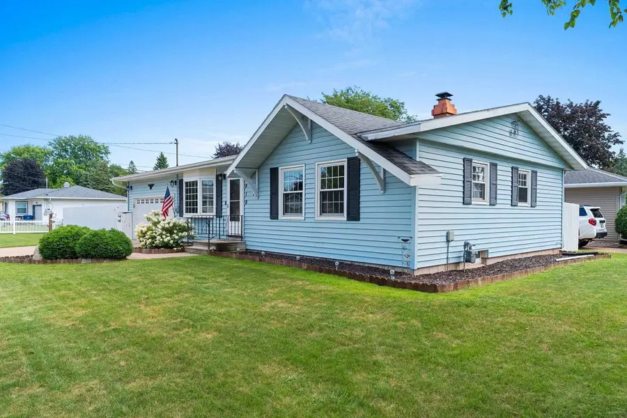 1919 WINCHESTER AVENUE, Oshkosh, WI 54901 - #2