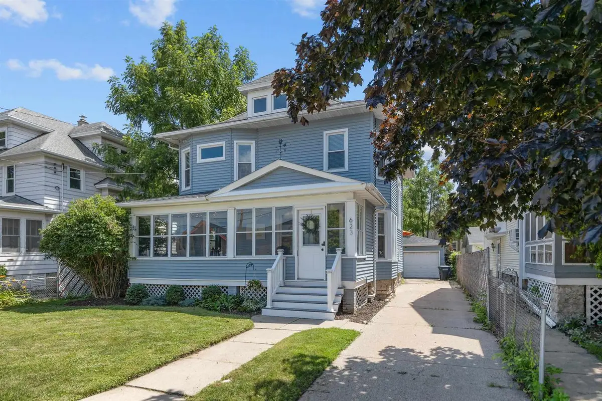 623 W NEW YORK AVENUE, Oshkosh, WI 54901 - #1
