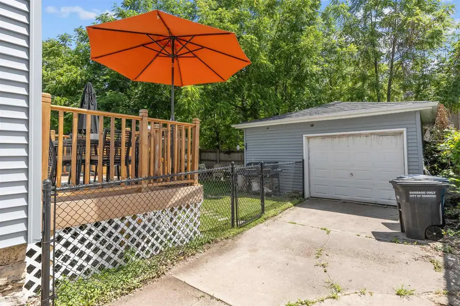 623 W NEW YORK AVENUE, Oshkosh, WI 54901 - #2