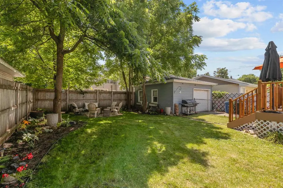 623 W NEW YORK AVENUE, Oshkosh, WI 54901 - #3