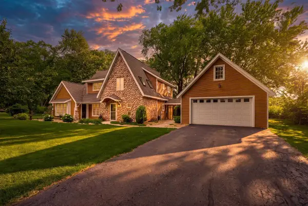 122 POPLAR COURT, Neenah, WI 54956