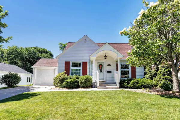 244 E MISSION ROAD, Green Bay, WI 54301