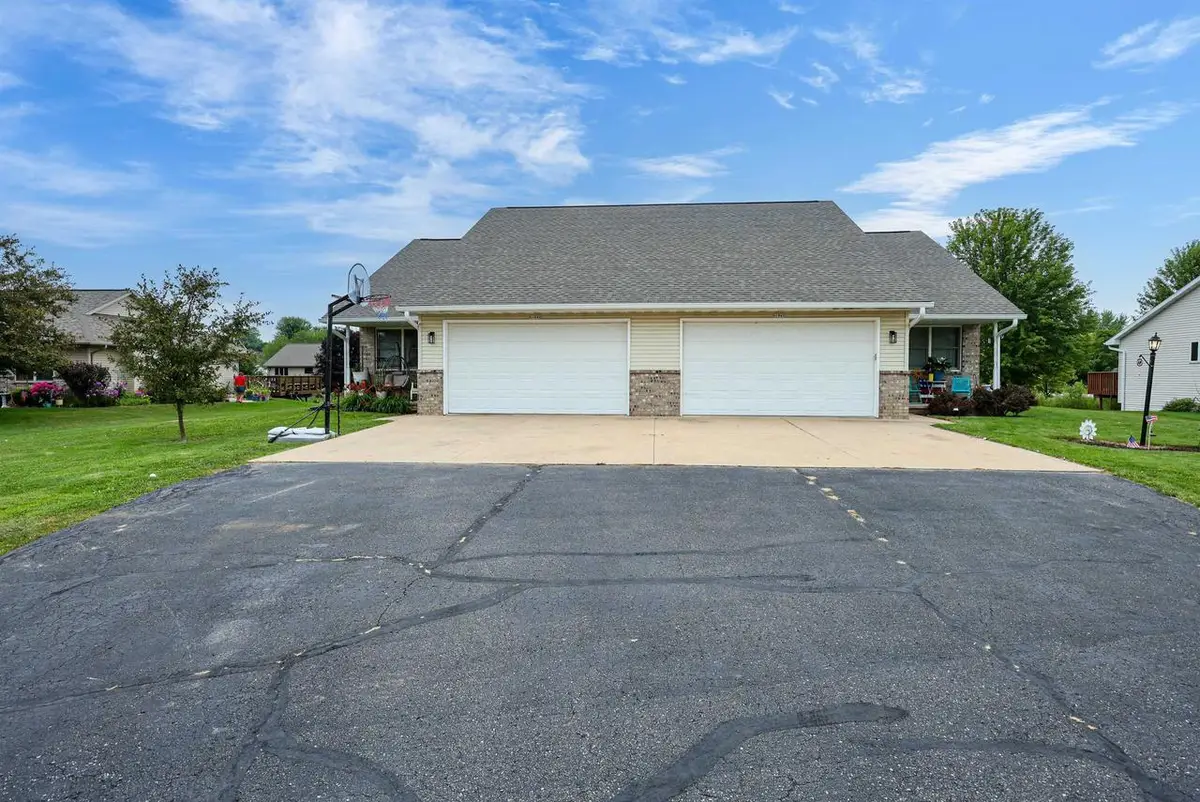 N1844 LILY OF THE VALLEY COURT, Greenville, WI 54942 - #1