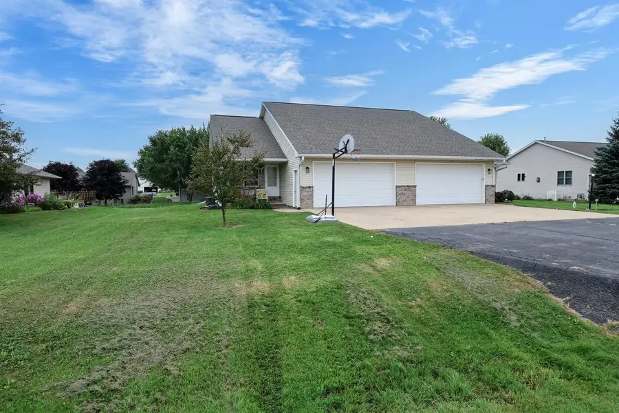 N1844 LILY OF THE VALLEY COURT, Greenville, WI 54942 - #2