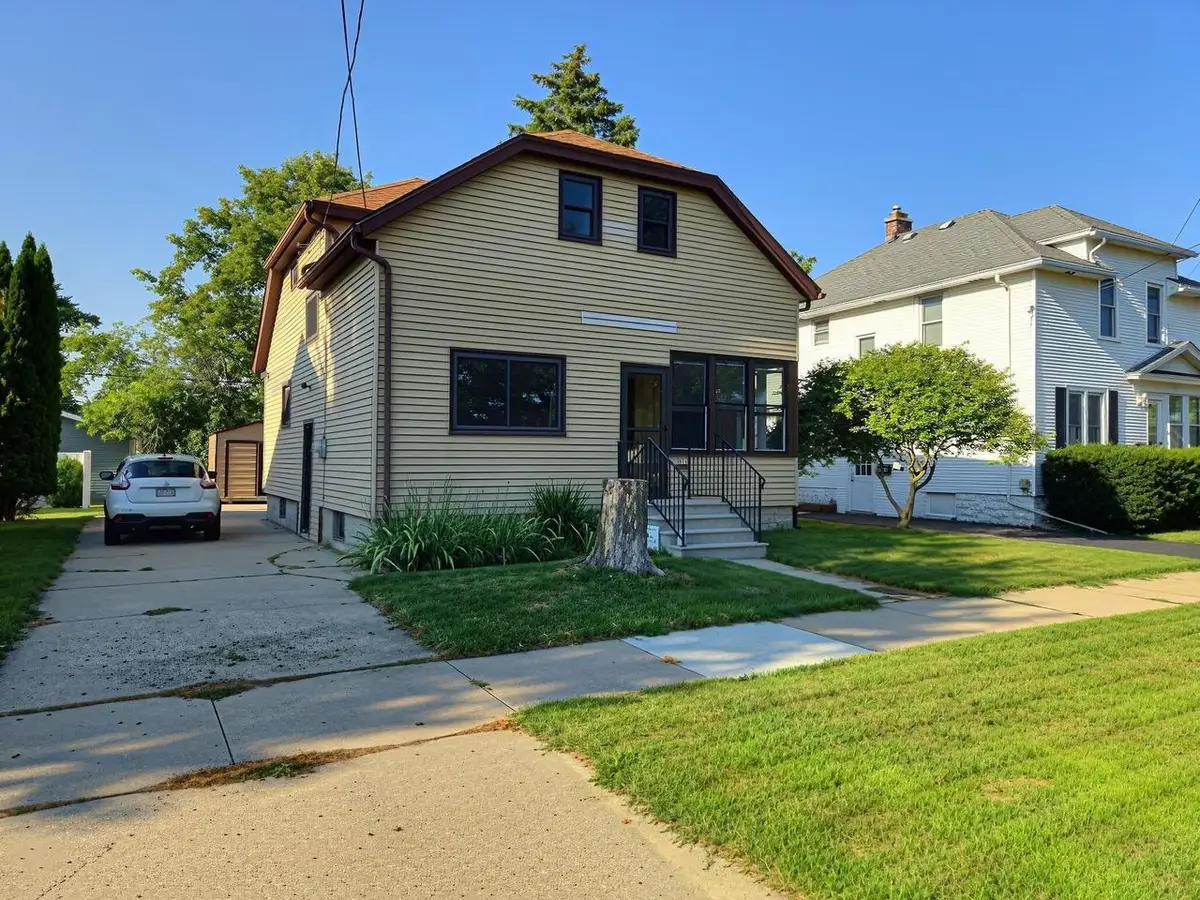 806 W 8TH AVENUE, Oshkosh, WI 54902 - #1