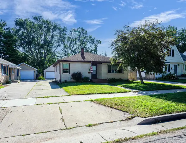 2112 N SUPERIOR STREET, Appleton, WI 54911