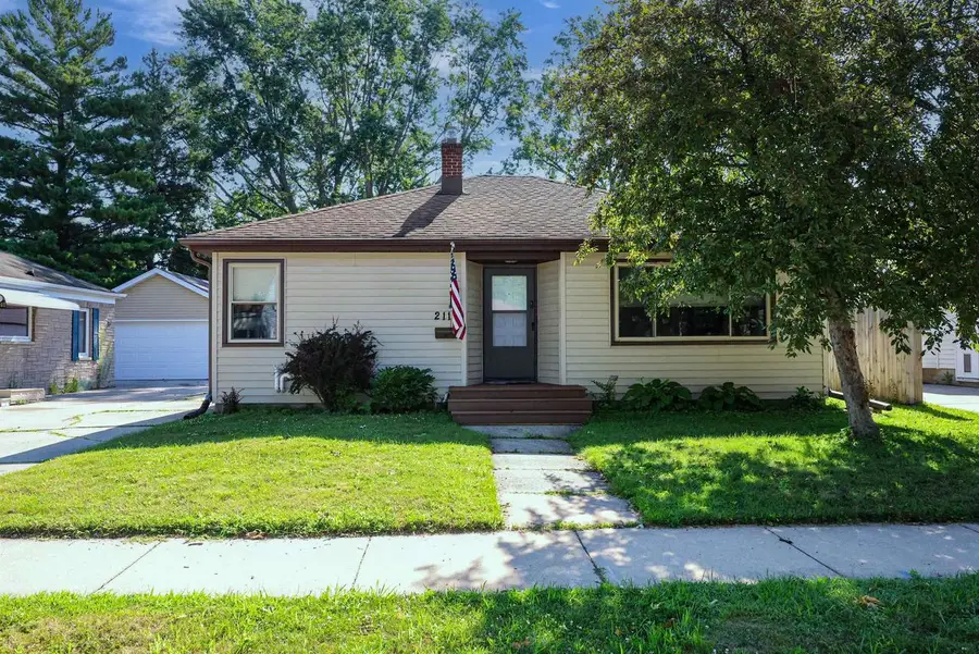 2112 N SUPERIOR STREET, Appleton, WI 54911 - #3