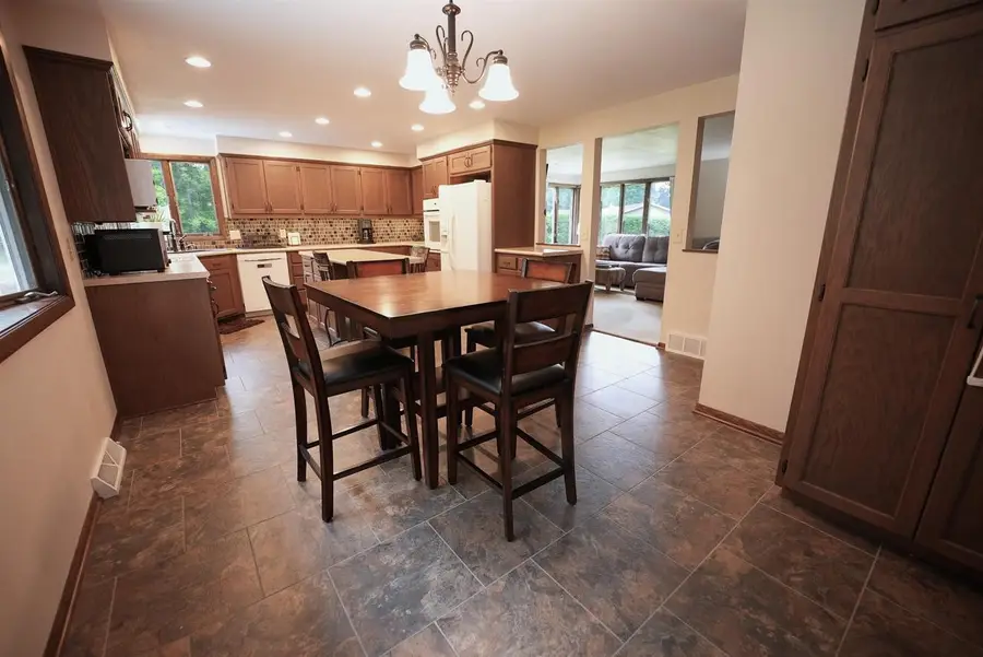 208 W HIGHLAND DRIVE, Oconto Falls, WI 54154 - #3