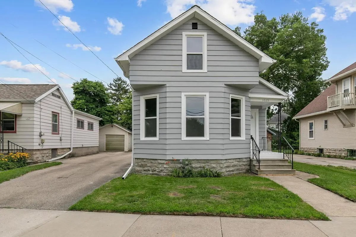 1025 SCHOOL AVENUE, Oshkosh, WI 54901 - #1