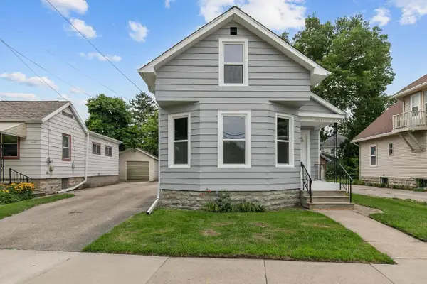 1025 SCHOOL AVENUE, Oshkosh, WI 54901