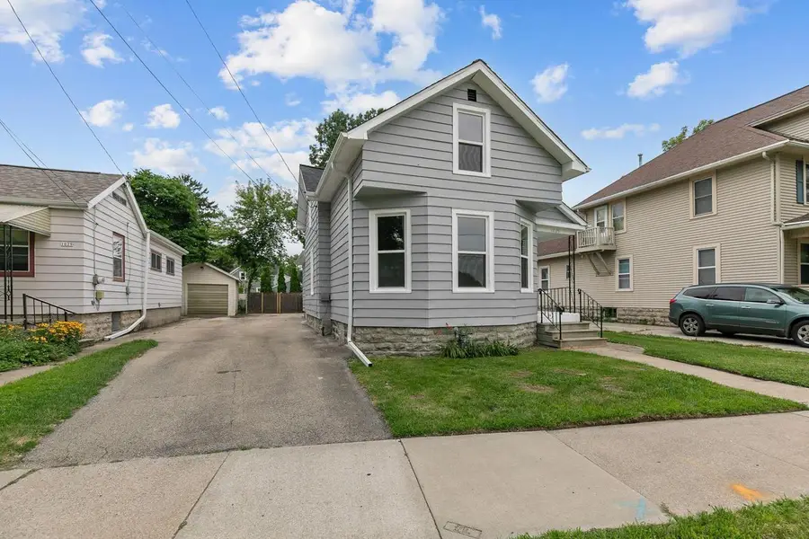 1025 SCHOOL AVENUE, Oshkosh, WI 54901 - #3