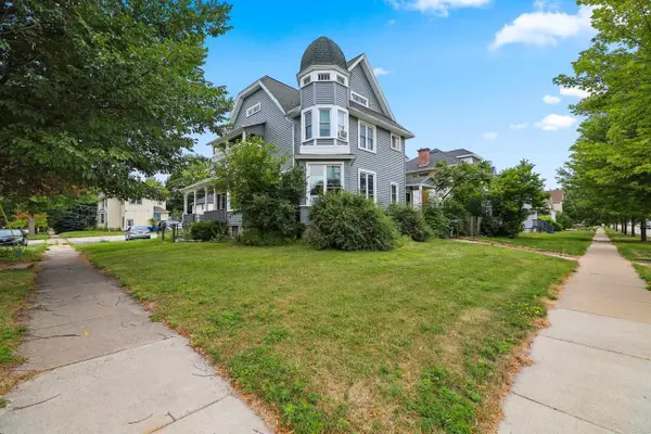 803 N BROADWAY, Green Bay, WI 54303