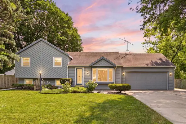 1303 GREEN VALLEY DRIVE, Neenah, WI 54956