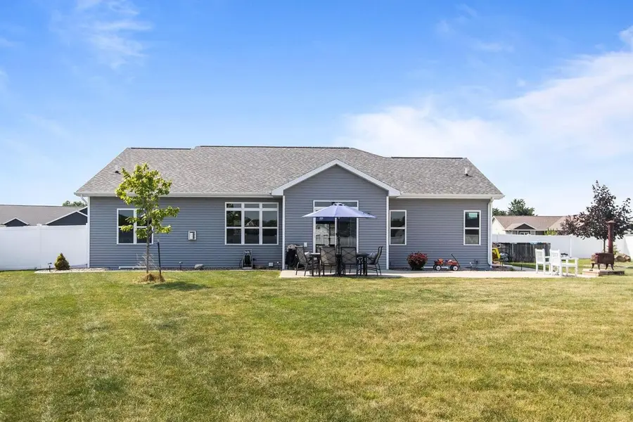 2818 W HIDDEN PINE DRIVE, Appleton, WI 54913 - #3