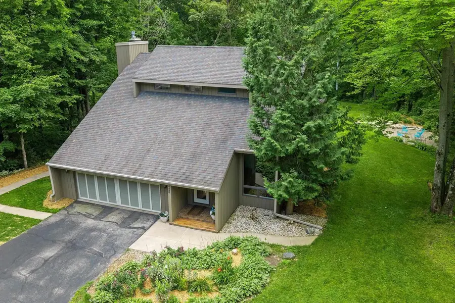 4430 COUNTRY AIRE COURT, Hobart, WI 54155 - #3