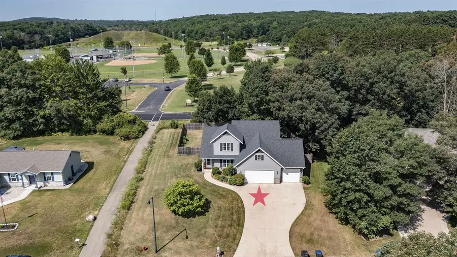 820 WOODLAND CIRCLE, Waupaca, WI 54981 - #3