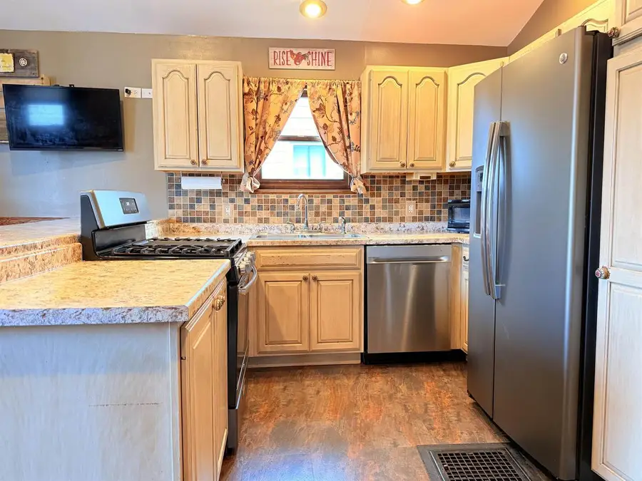 812 MT VERNON STREET, Oshkosh, WI 54901 - #3