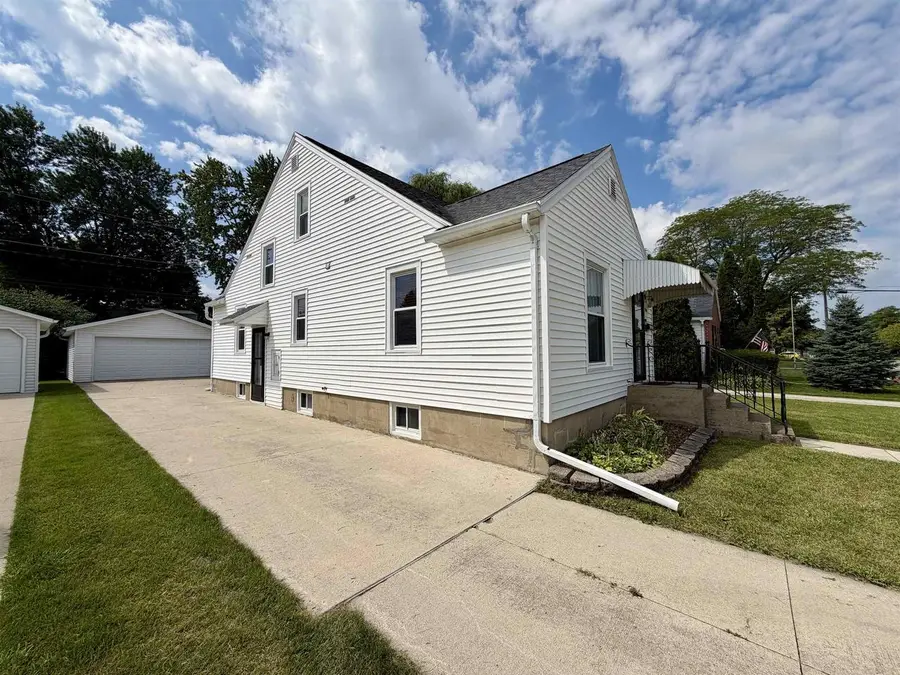 352 E 11TH STREET, Fond Du Lac, WI 54935 - #2