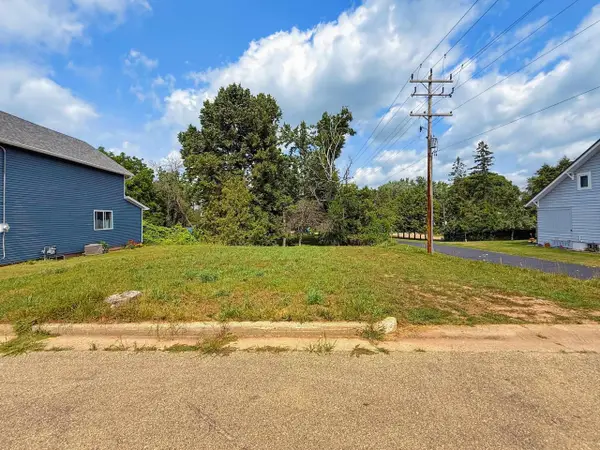 305 E ARMSTRONG STREET, Gillett, WI 54124