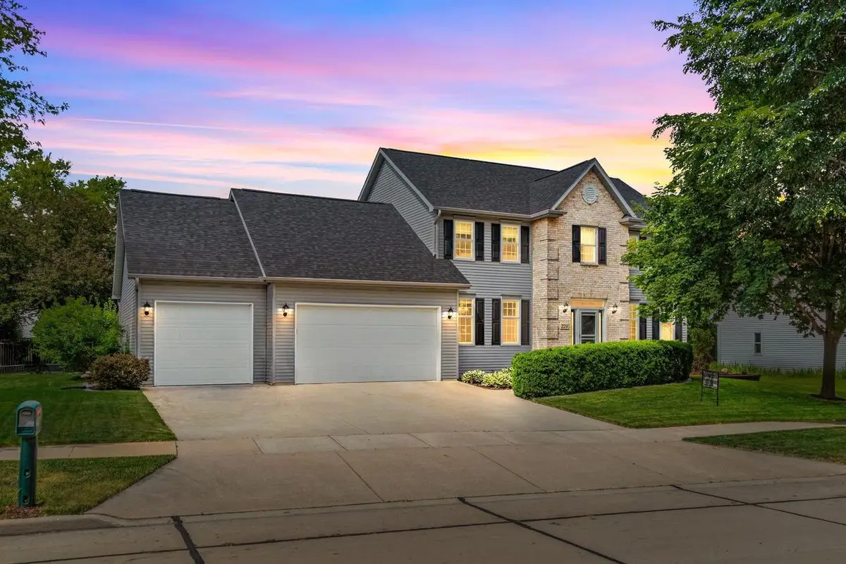 224 E CARRINGTON LANE, Appleton, WI 54913 - #1