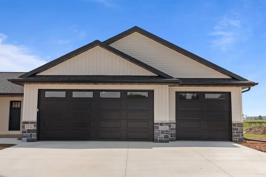 1232 S KENSINGTON DRIVE, Appleton, WI 54915 - #3