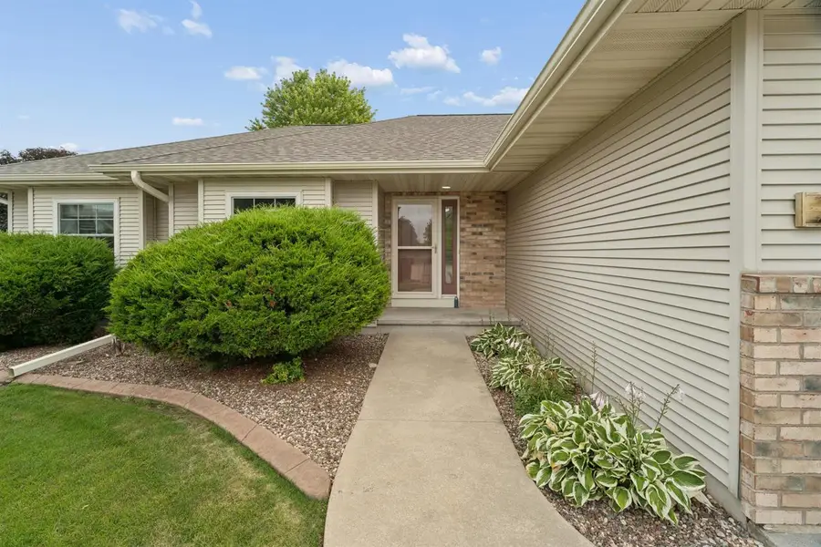 2630 HEARTHSTONE DRIVE, Oshkosh, WI 54901 - #2