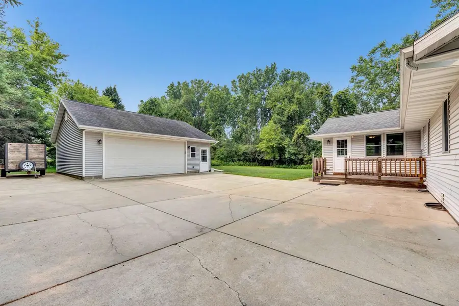 3533 LEEDS CASTLE DRIVE, Green Bay, WI 54313 - #2
