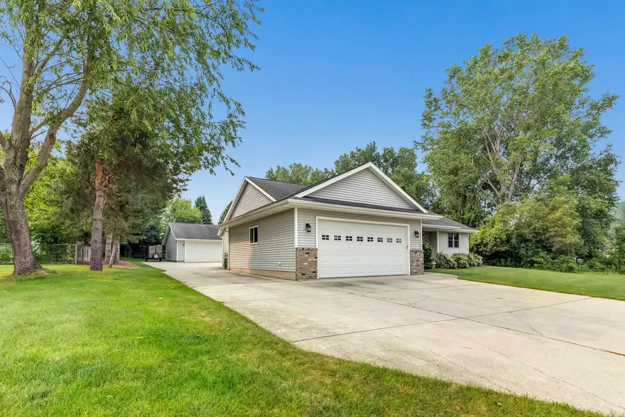 3533 LEEDS CASTLE DRIVE, Green Bay, WI 54313 - #3
