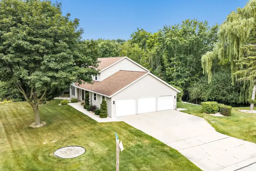 2719 WOODLAND HILLS COURT, Green Bay, WI 54311 - #2