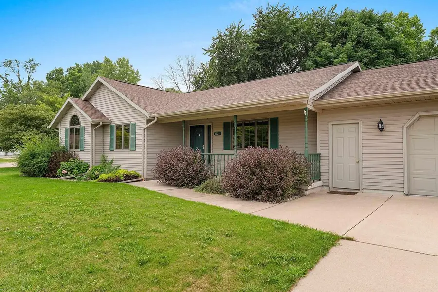 1525 PARKVIEW DRIVE, New London, WI 54961 - #2