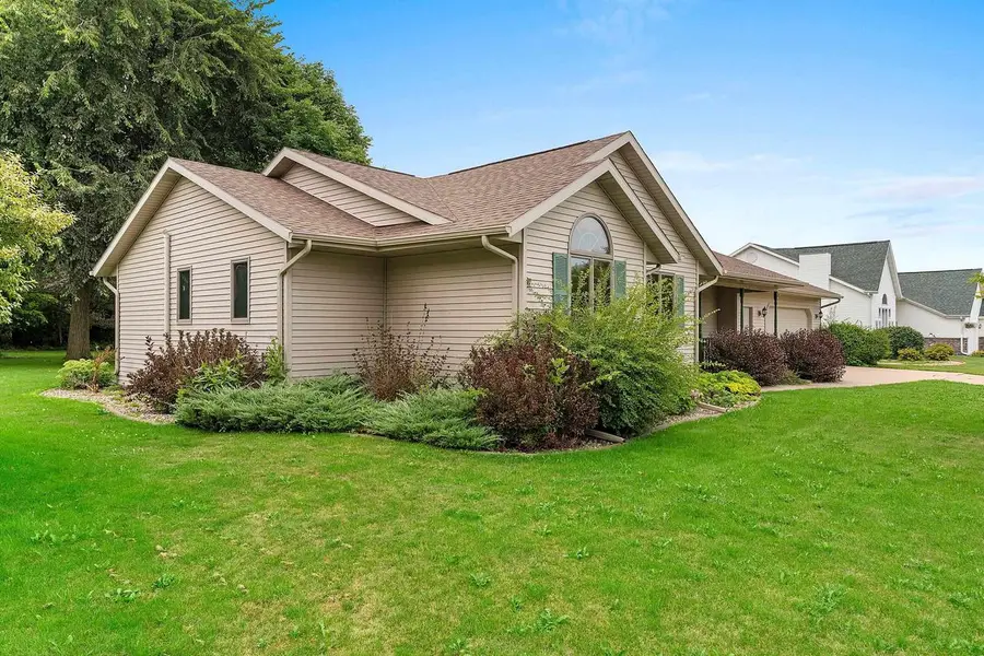 1525 PARKVIEW DRIVE, New London, WI 54961 - #3