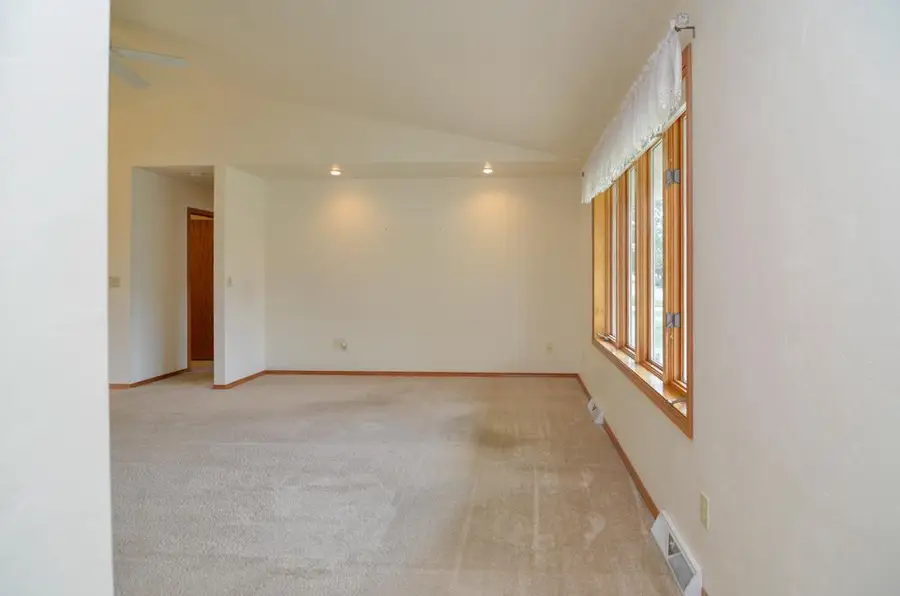 1518 COMMANCHE DRIVE, Green Bay, WI 54313 - #2