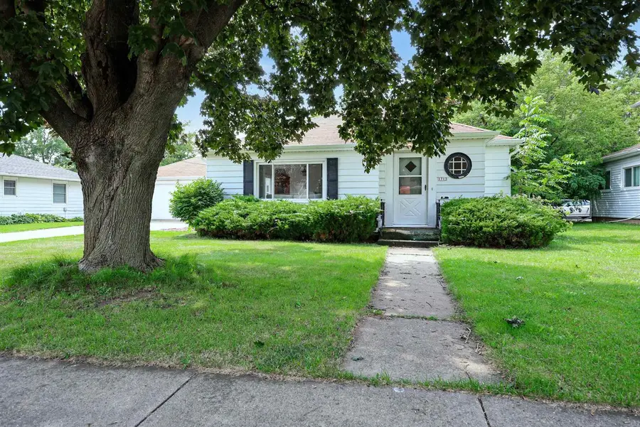 1713 WALNUT STREET, Oshkosh, WI 54901 - #2