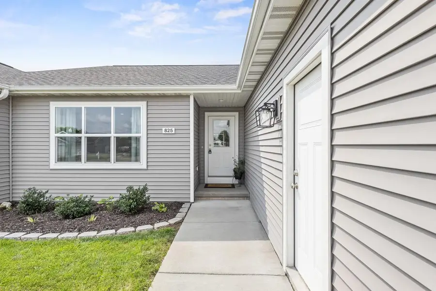 825 S LINCOLN STREET, Hortonville, WI 54944 - #3