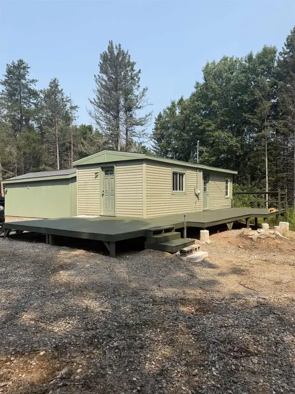 445 KUS ROAD, Armstrong Creek, WI 54103
